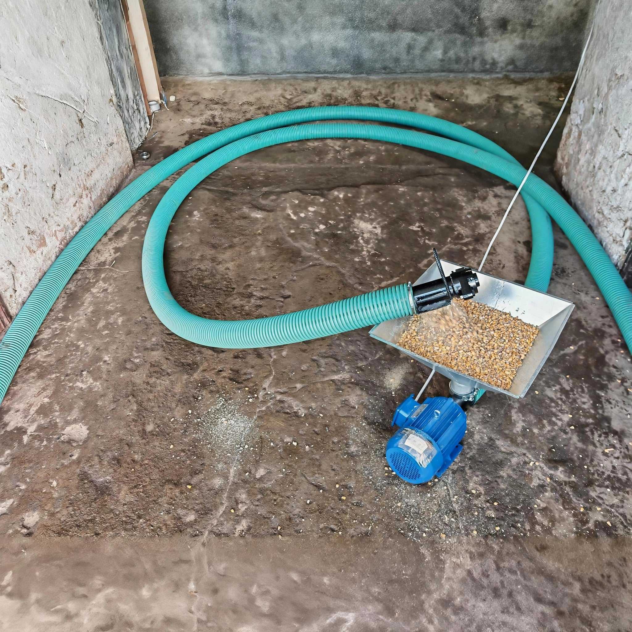 Flexibler Schneckenförderer 380 V mit Trichter