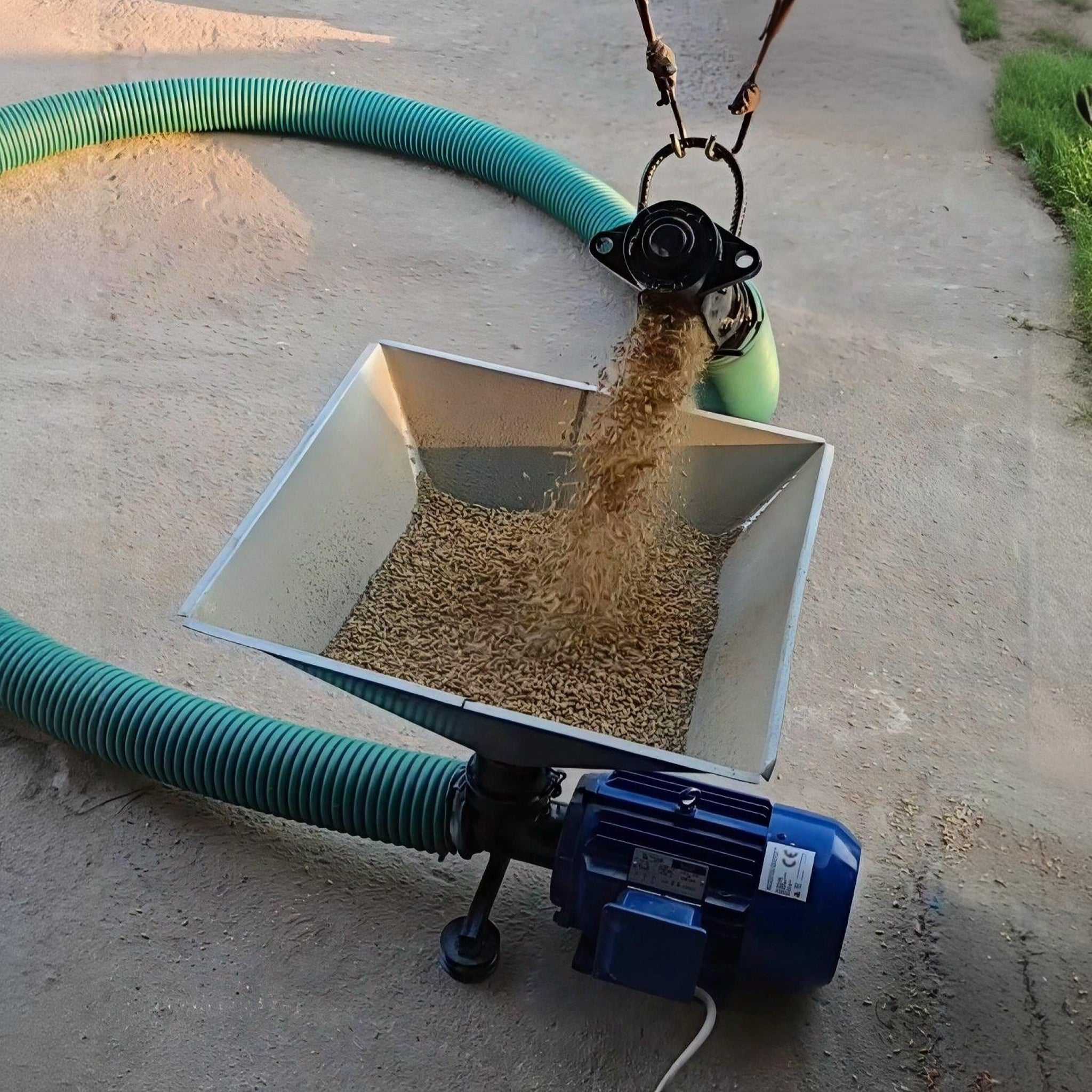 Flexibler Schneckenförderer 380 V mit Trichter