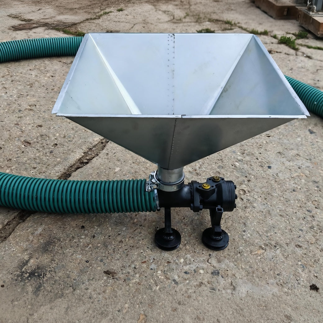 flexible Förderschnecke mit Hydraulikmotor und Trichter- Feldschnecke