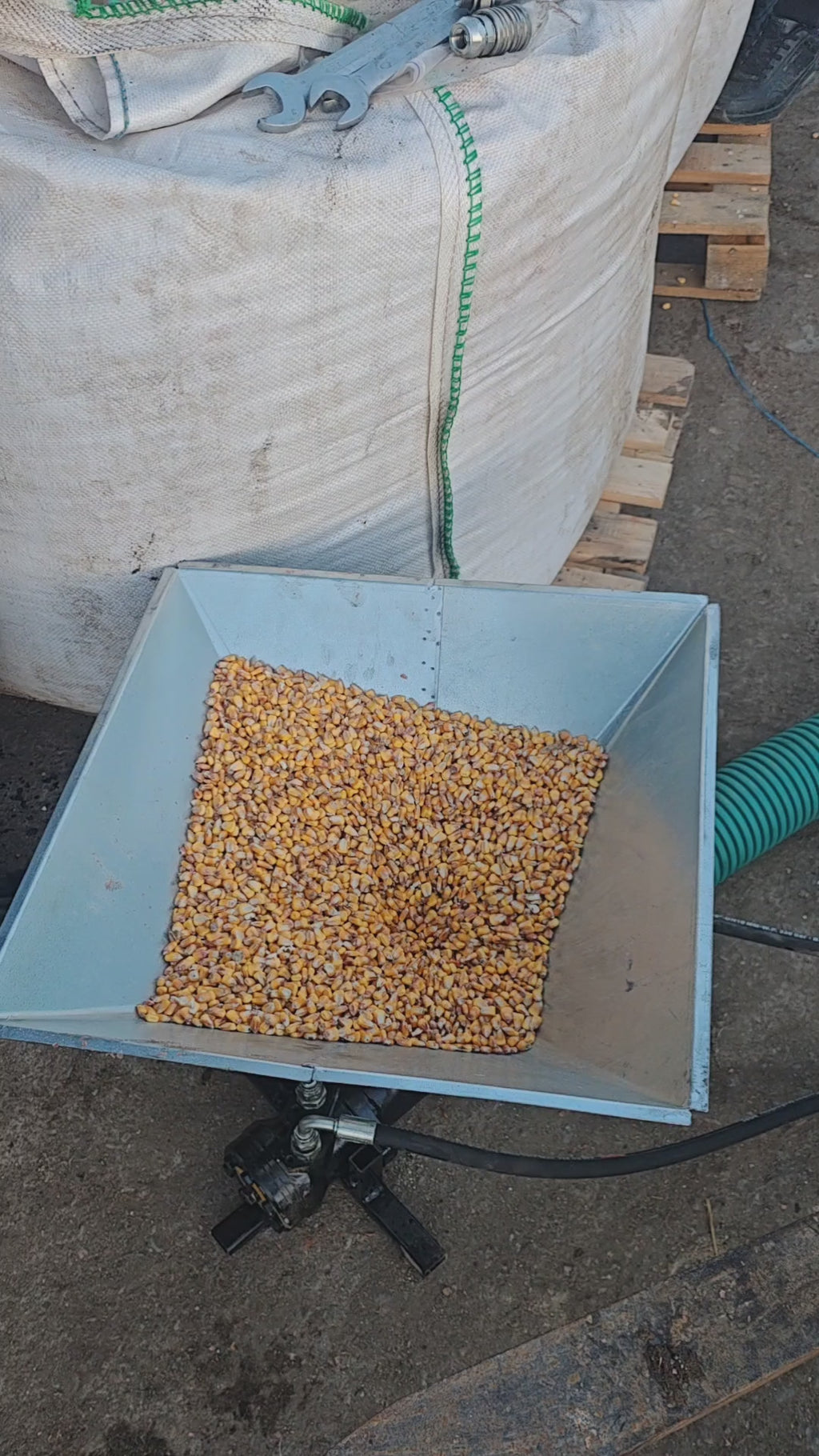 flexible Förderschnecke mit Hydraulikmotor - Feldschnecke